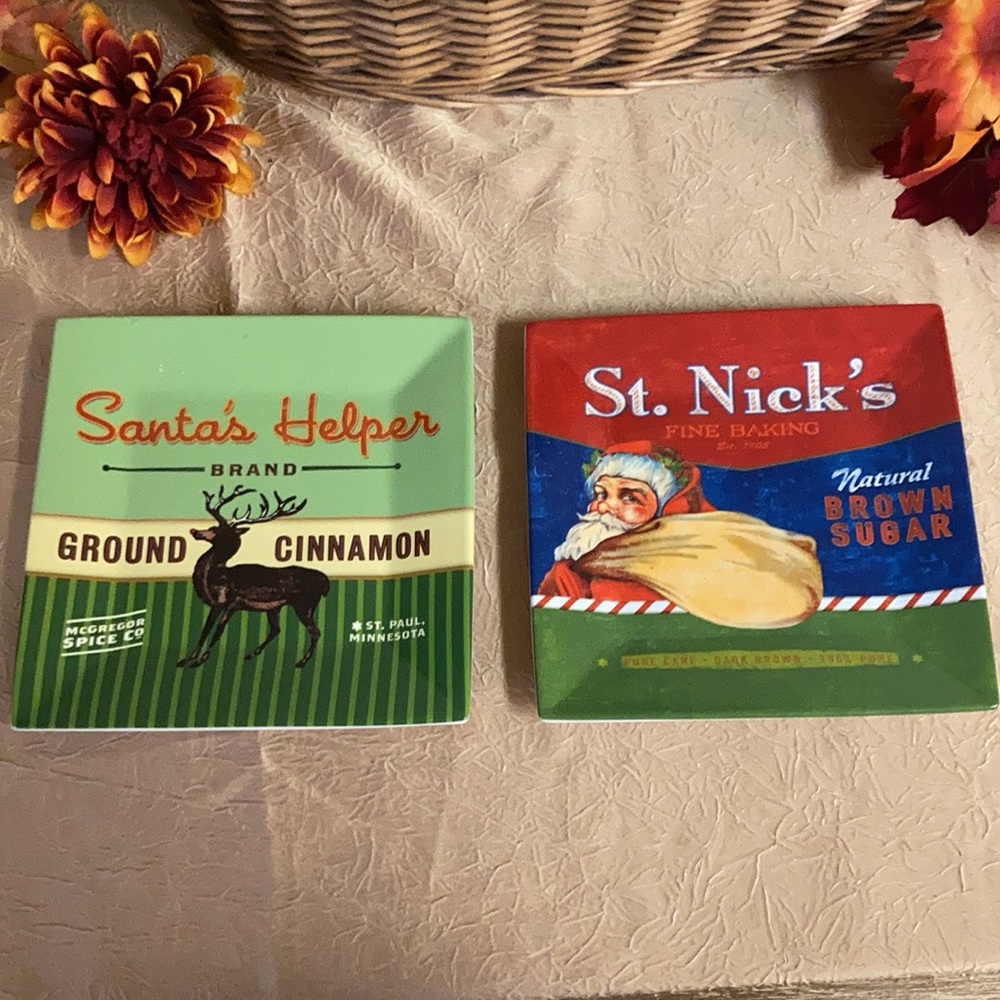 Set of Oneida Santa Holiday Plates